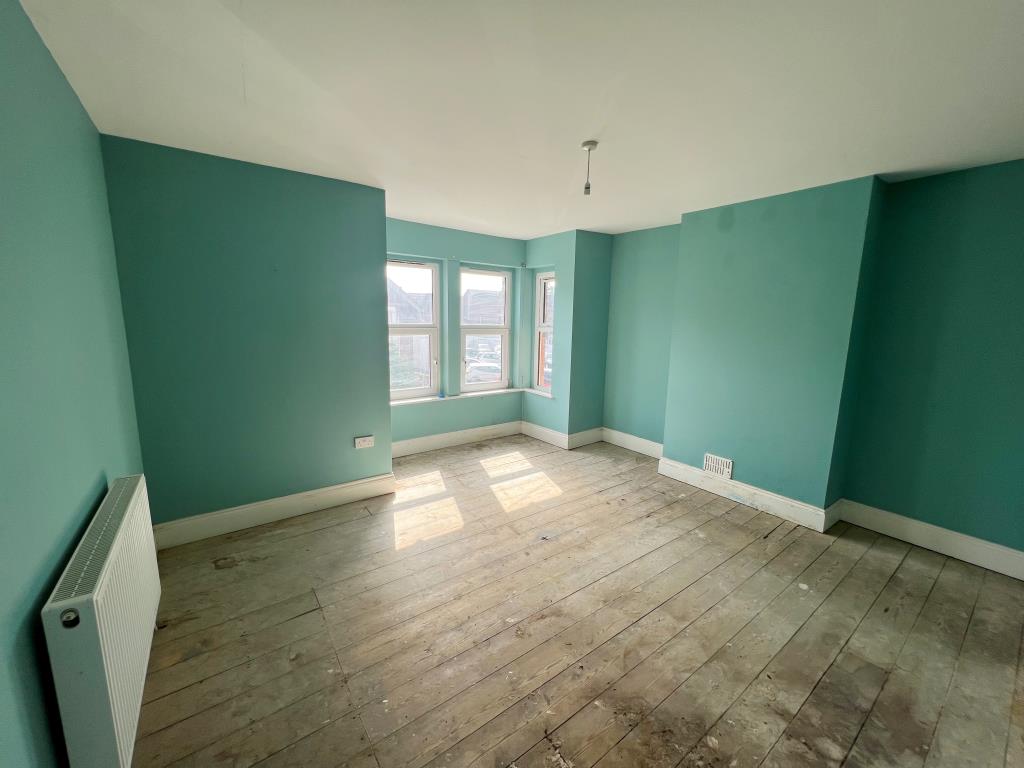 Lot: 2 - THREE-BEDROOM HOUSE FOR PROGRAMME OF REFURBISHMENT - 